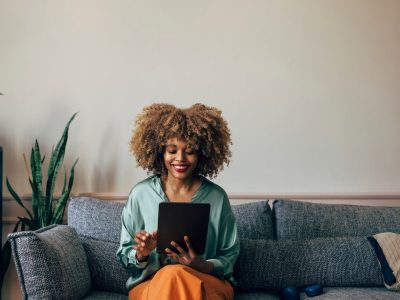 Patient engagement_person using tablet